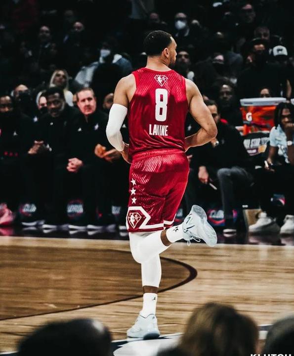 公牛核心球员伤退，球队未来走势成疑，信息正在.