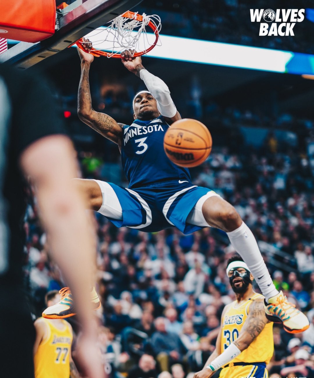 九游APP下载官网版Doinb连续十二场比赛得分超过领先优势明显，湖人不断突破！气势如虹延续(哈登连续得分上双)